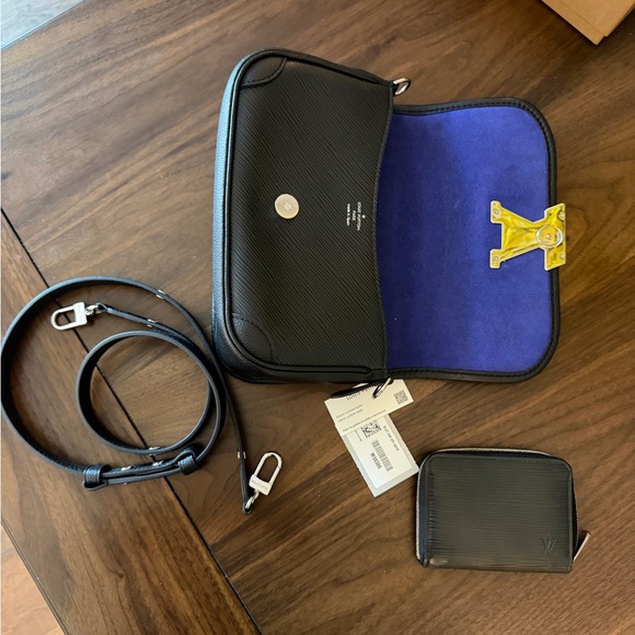 Louis Vuitton Clery Epi Leather Crossbody Black + LV Epi Coin Wallet Bundle - Picture 6 of 8